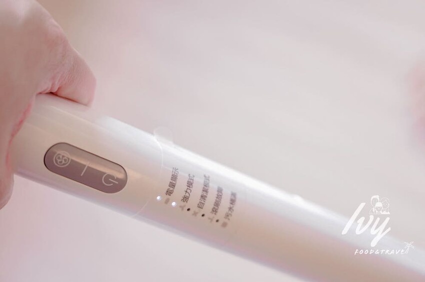 Haier海爾智慧洗地機W3 |最輕型洗地機推薦,同時吸拖還能自動清洗,加上獨創滾刷設計讓毛髮不纏繞,有小孩、毛孩家庭必備清潔神器! - 艾薇覓食趣