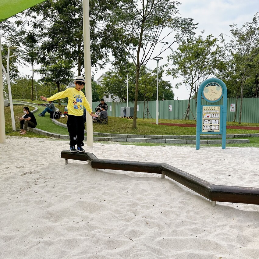 屏東縣潮州鎮免費景點～潮洲 潮好玩幸福村  潮幸福薑餅村X金勾杯潮好玩市集和全天開放的共融遊戲場、不定期市集活動，絕