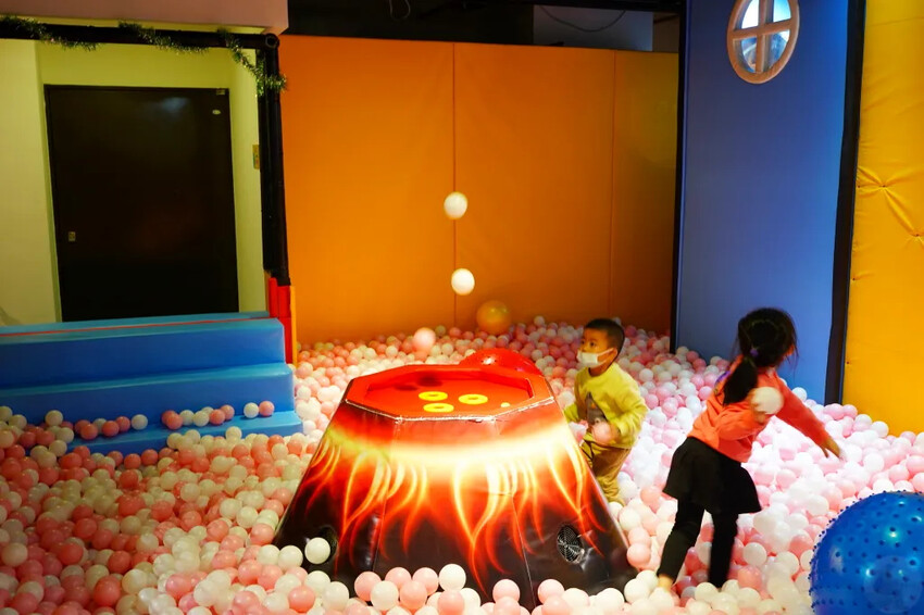 台中市西區追風奇幻島|台中金典愛力獅奇幻派對,遊樂設施大公開,門票價格懶人包