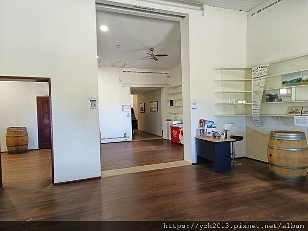 西澳旅遊/風剪樹附近Central Greenough Ca 西澳旅遊/風剪樹附近Central Greenough Ca