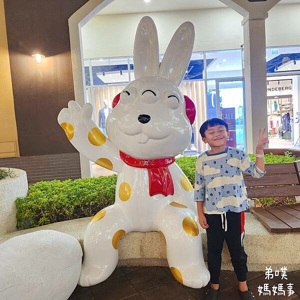 高雄市前鎮區【高雄‧前鎮】SKM Park Outlets 高雄草衙/鈴鹿賽道樂園│高雄下雪了!森林耶誕村! 搭捷運就能到!