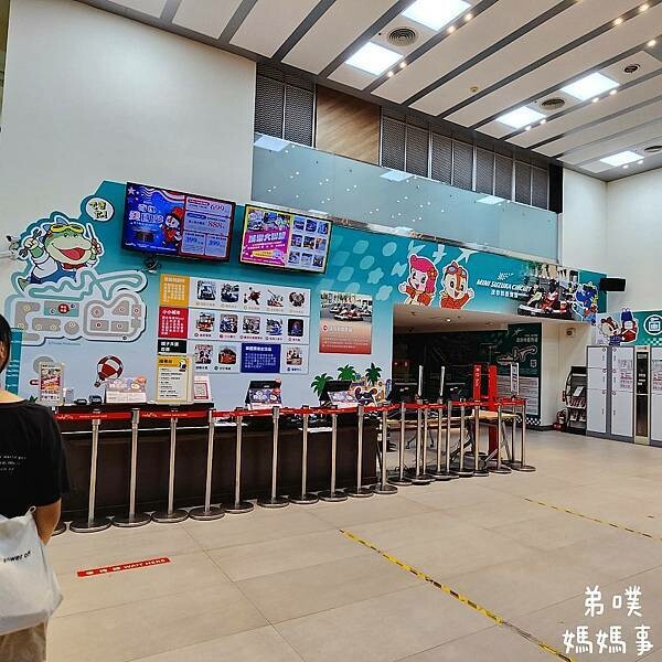 高雄市前鎮區【高雄‧前鎮】SKM Park Outlets 高雄草衙/鈴鹿賽道樂園│高雄下雪了!森林耶誕村! 搭捷運就能到!