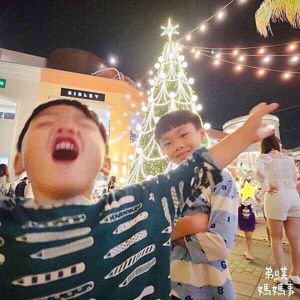 高雄市前鎮區【高雄‧前鎮】SKM Park Outlets 高雄草衙/鈴鹿賽道樂園│高雄下雪了!森林耶誕村! 搭捷運就能到!