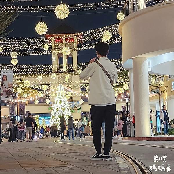 高雄市前鎮區【高雄‧前鎮】SKM Park Outlets 高雄草衙/鈴鹿賽道樂園│高雄下雪了!森林耶誕村! 搭捷運就能到!