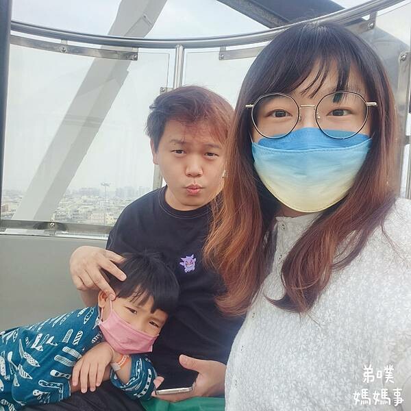 高雄市前鎮區【高雄‧前鎮】SKM Park Outlets 高雄草衙/鈴鹿賽道樂園│高雄下雪了!森林耶誕村! 搭捷運就能到!