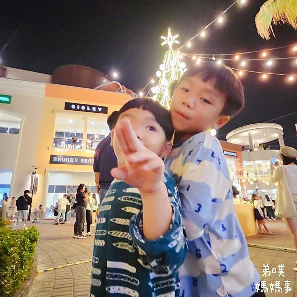 高雄市前鎮區【高雄‧前鎮】SKM Park Outlets 高雄草衙/鈴鹿賽道樂園│高雄下雪了!森林耶誕村! 搭捷運就能到!