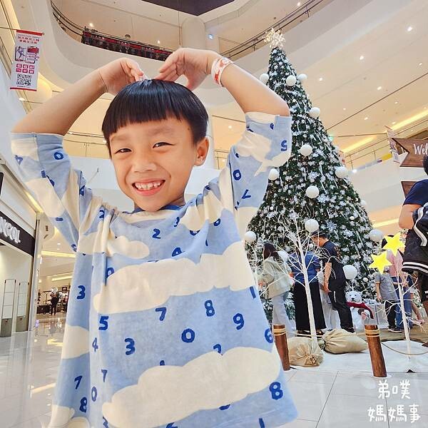 高雄市前鎮區【高雄‧前鎮】SKM Park Outlets 高雄草衙/鈴鹿賽道樂園│高雄下雪了!森林耶誕村! 搭捷運就能到!