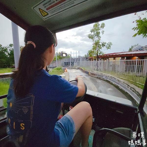 高雄市前鎮區【高雄‧前鎮】SKM Park Outlets 高雄草衙/鈴鹿賽道樂園│高雄下雪了!森林耶誕村! 搭捷運就能到!