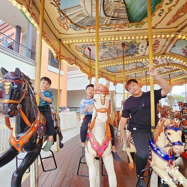 高雄市前鎮區【高雄‧前鎮】SKM Park Outlets 高雄草衙/鈴鹿賽道樂園│高雄下雪了!森林耶誕村! 搭捷運就能到!