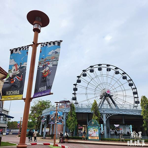 高雄市前鎮區【高雄‧前鎮】SKM Park Outlets 高雄草衙/鈴鹿賽道樂園│高雄下雪了!森林耶誕村! 搭捷運就能到!