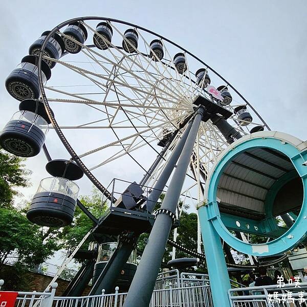 高雄市前鎮區【高雄‧前鎮】SKM Park Outlets 高雄草衙/鈴鹿賽道樂園│高雄下雪了!森林耶誕村! 搭捷運就能到!