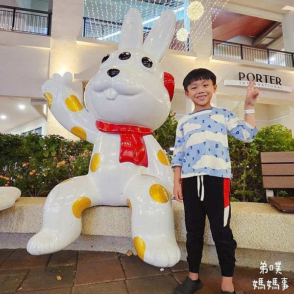 高雄市前鎮區【高雄‧前鎮】SKM Park Outlets 高雄草衙/鈴鹿賽道樂園│高雄下雪了!森林耶誕村! 搭捷運就能到!