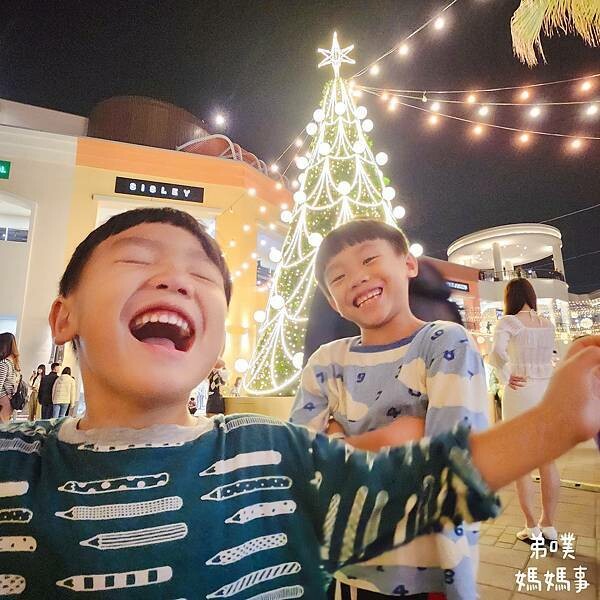 高雄市前鎮區【高雄‧前鎮】SKM Park Outlets 高雄草衙/鈴鹿賽道樂園│高雄下雪了!森林耶誕村! 搭捷運就能到!