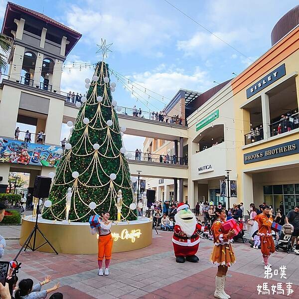 高雄市前鎮區【高雄‧前鎮】SKM Park Outlets 高雄草衙/鈴鹿賽道樂園│高雄下雪了!森林耶誕村! 搭捷運就能到!