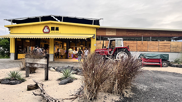 【宜蘭景點】礁溪網美必朝聖新景點|近距離餵食可愛動物|荒野沙