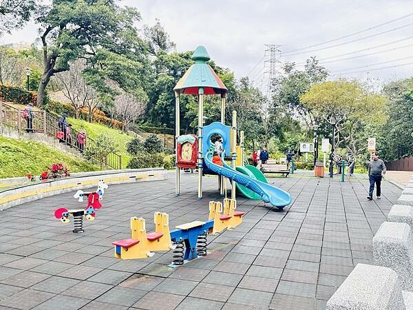 ★新北●鶯歌*最美拍的『鶯歌永吉公園』,擁有雙色櫻花、炮仗花