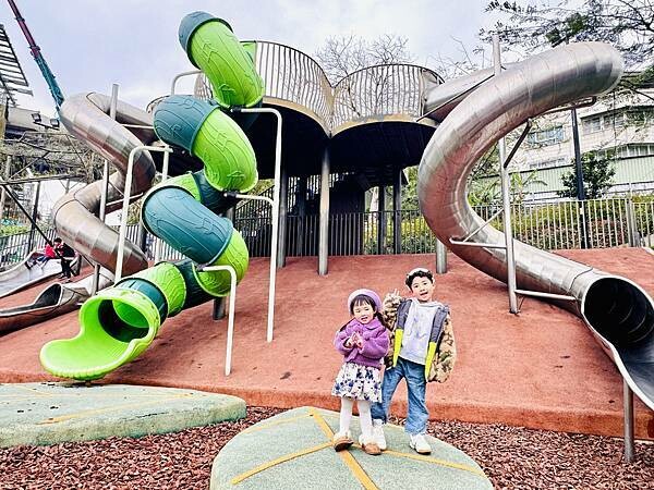 ★新北●鶯歌*最美拍的『鶯歌永吉公園』,擁有雙色櫻花、炮仗花