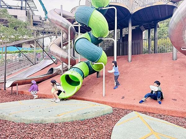 ★新北●鶯歌*最美拍的『鶯歌永吉公園』,擁有雙色櫻花、炮仗花