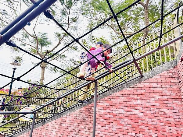 ★新北●鶯歌*最美拍的『鶯歌永吉公園』,擁有雙色櫻花、炮仗花