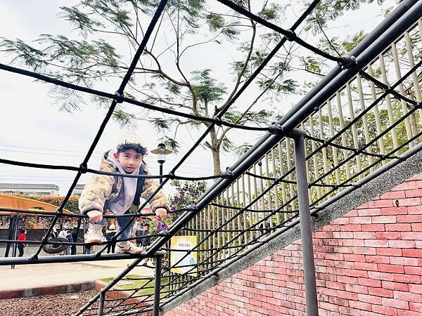 ★新北●鶯歌*最美拍的『鶯歌永吉公園』,擁有雙色櫻花、炮仗花