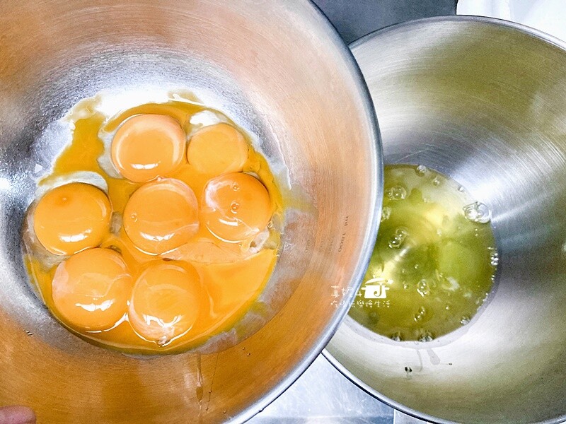 烘焙筆記│古早味蛋糕，水浴法烘烤口感水潤而且綿密