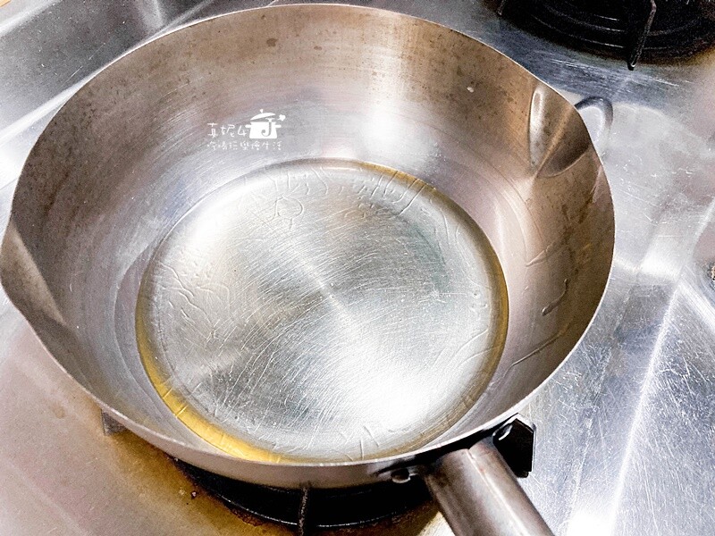 烘焙筆記│古早味蛋糕，水浴法烘烤口感水潤而且綿密