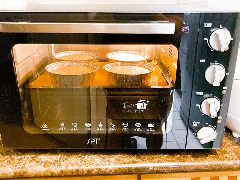 烘焙筆記│古早味蛋糕，水浴法烘烤口感水潤而且綿密