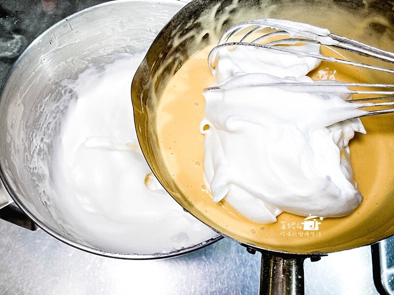 烘焙筆記│古早味蛋糕，水浴法烘烤口感水潤而且綿密