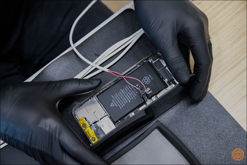 台中豐原iPhone專業維修|蘋果原廠零件|iPhone換電池|iPhone換螢幕推薦:雷神快修®Apple獨立維修中心