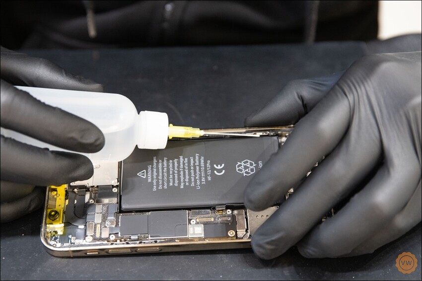 台中豐原iPhone專業維修|蘋果原廠零件|iPhone換電池|iPhone換螢幕推薦:雷神快修®Apple獨立維修中心