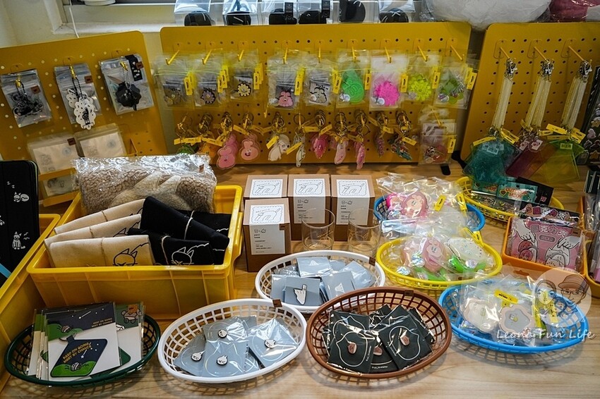 台中市西區台中快閃活動｜sunsetgoods 日落小物綠光快閃店-蠟筆小新、內褲兔、短尾矮袋鼠周邊超好買！