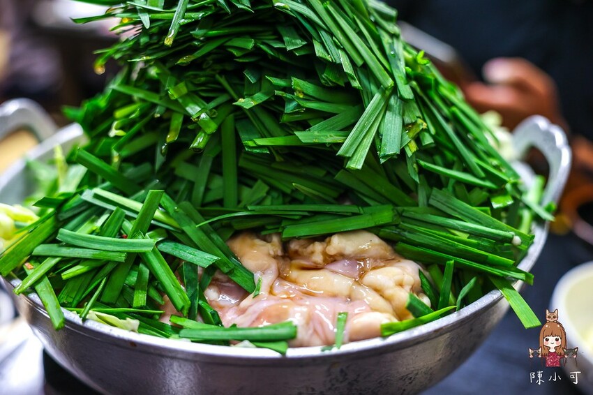 日本只開五小時,在地超過40年老店,想吃要排隊!老字號牛腸鍋竟然還有加麵吃到飽