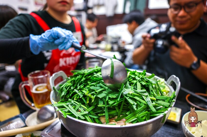 日本只開五小時,在地超過40年老店,想吃要排隊!老字號牛腸鍋竟然還有加麵吃到飽