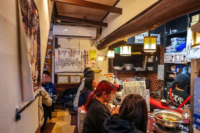 日本只開五小時,在地超過40年老店,想吃要排隊!老字號牛腸鍋竟然還有加麵吃到飽