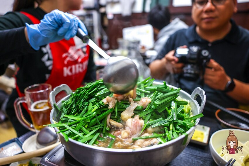 日本只開五小時,在地超過40年老店,想吃要排隊!老字號牛腸鍋竟然還有加麵吃到飽