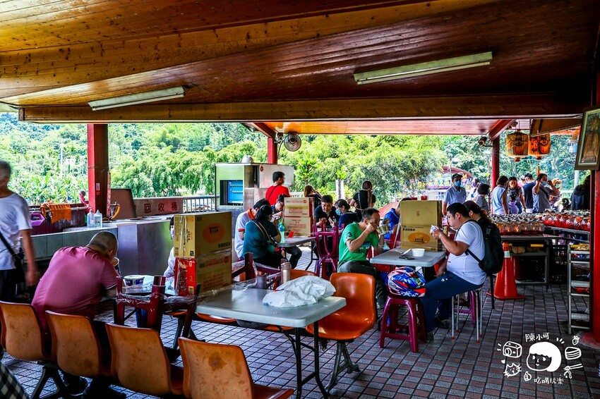 南投縣中寮鄉24小時開放免費景點，拜拜還可以免費吃泡麵的泡麵土地公！最高紀錄一天被吃掉3.6萬碗