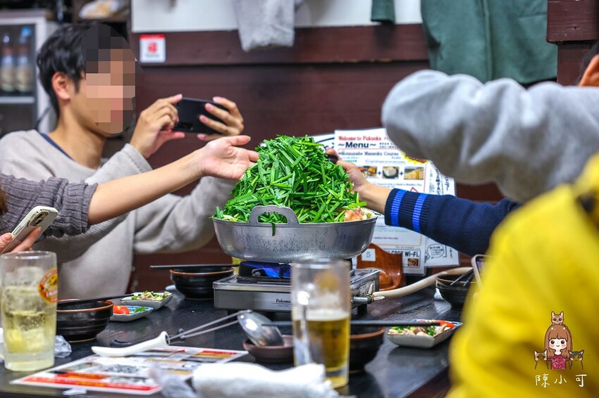 日本只開五小時,在地超過40年老店,想吃要排隊!老字號牛腸鍋竟然還有加麵吃到飽