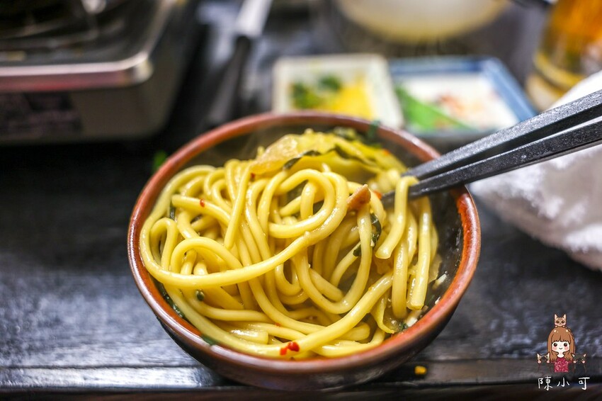 日本只開五小時,在地超過40年老店,想吃要排隊!老字號牛腸鍋竟然還有加麵吃到飽