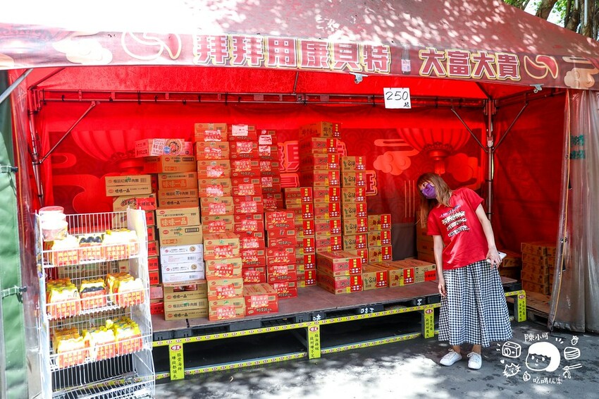 南投縣中寮鄉24小時開放免費景點，拜拜還可以免費吃泡麵的泡麵土地公！最高紀錄一天被吃掉3.6萬碗