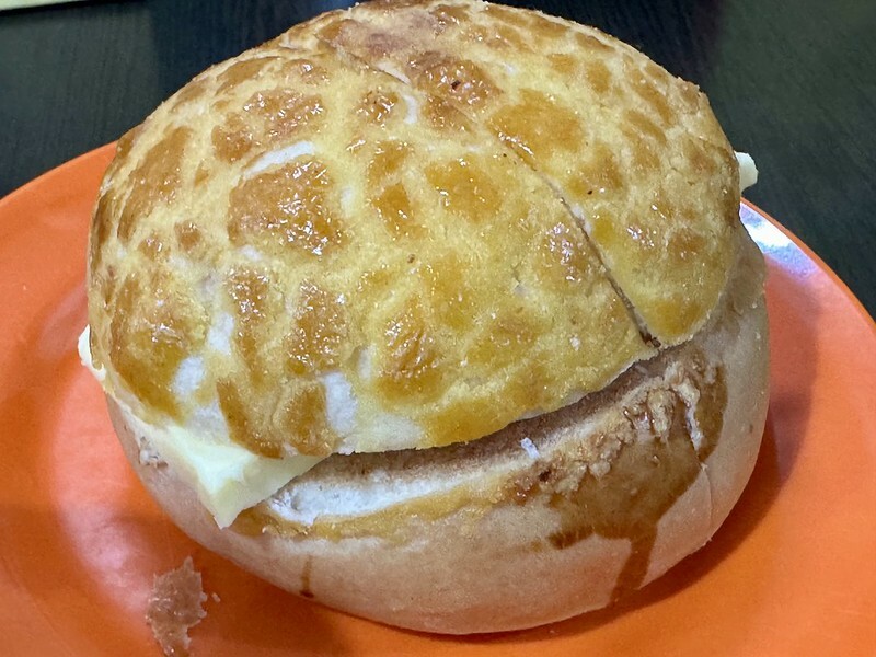 澳門澳門美食｜處處都能瞧見的澳門小吃～澳門大利來記豬扒包（總店）。