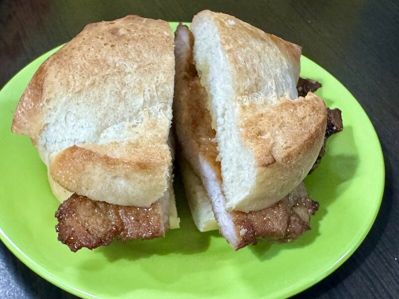 澳門澳門美食｜處處都能瞧見的澳門小吃～澳門大利來記豬扒包（總店）。