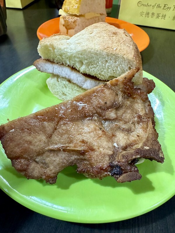 澳門澳門美食｜處處都能瞧見的澳門小吃～澳門大利來記豬扒包（總店）。