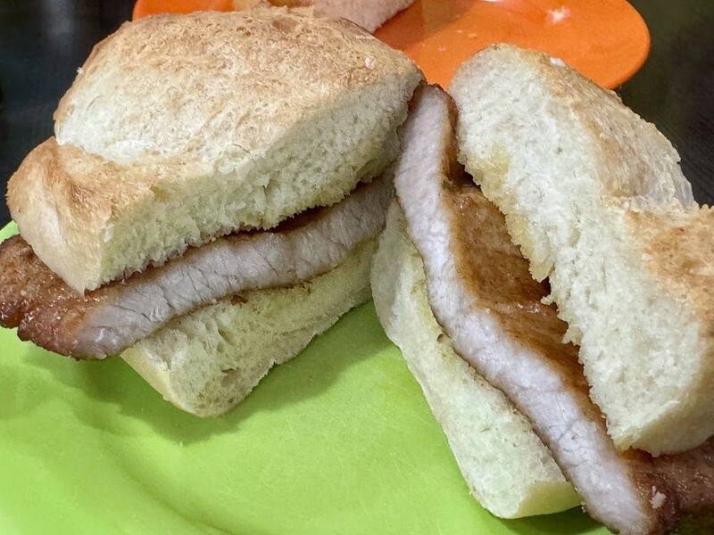 澳門澳門美食｜處處都能瞧見的澳門小吃～澳門大利來記豬扒包（總店）。