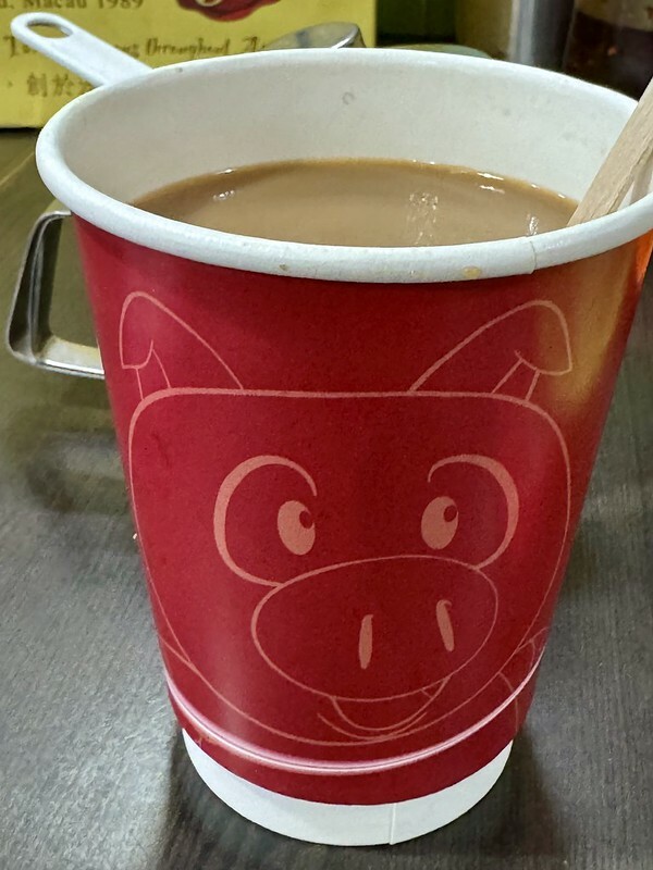 澳門澳門美食｜處處都能瞧見的澳門小吃～澳門大利來記豬扒包（總店）。