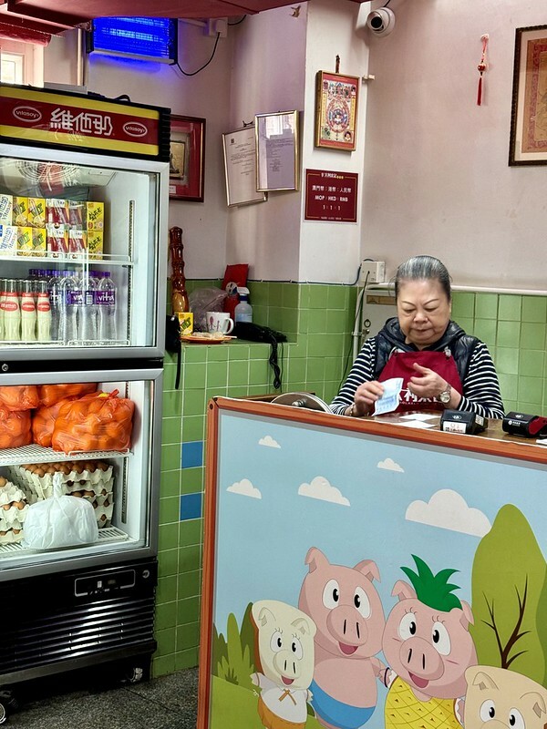 澳門澳門美食｜處處都能瞧見的澳門小吃～澳門大利來記豬扒包（總店）。