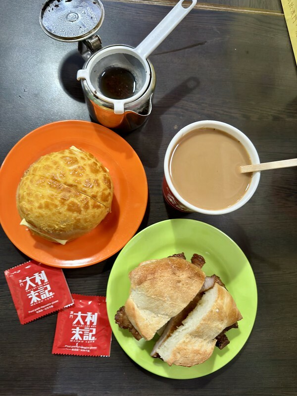 澳門澳門美食｜處處都能瞧見的澳門小吃～澳門大利來記豬扒包（總店）。