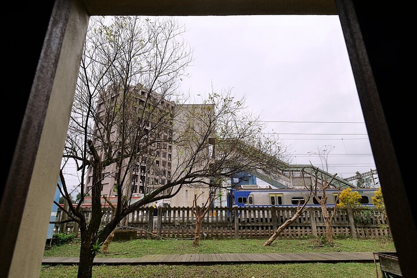 宜蘭縣五結鄉二結穀倉稻農文化館》國家三級古蹟，日式擬洋建築，包含碾米場及穀倉，實境解謎免費玩，還能看火車 宜蘭羅