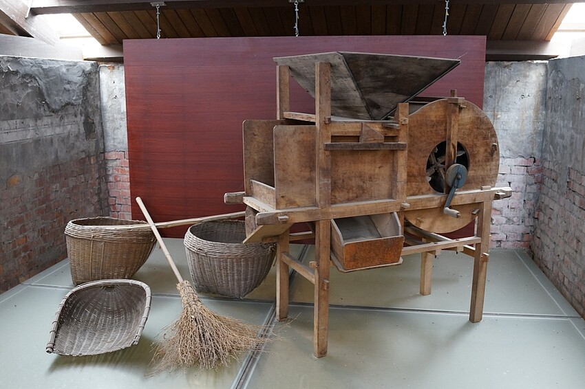 宜蘭縣五結鄉二結穀倉稻農文化館》國家三級古蹟，日式擬洋建築，包含碾米場及穀倉，實境解謎免費玩，還能看火車 宜蘭羅