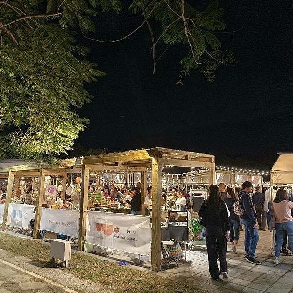 台東縣台東市全台最美夜間市集-微光集 TTwilight Bazaar ，強風下華麗轉型變身，微光集 2.0 透過微光看見台東，吃喝玩樂