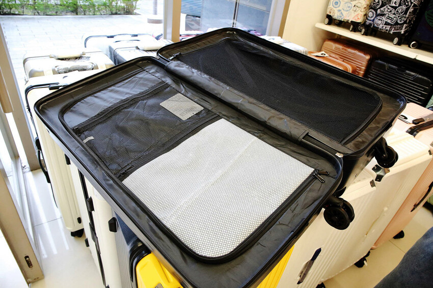 桃園行李箱推薦！黑箱作業行李箱維修/零售專賣店，28吋鋁框大